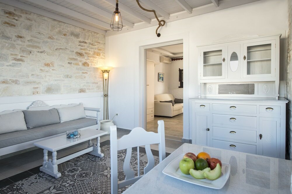 Фото Contaratos Beach