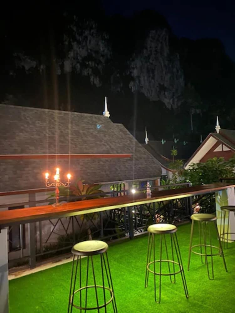 Фото Отель The Scene Cliff View Villas