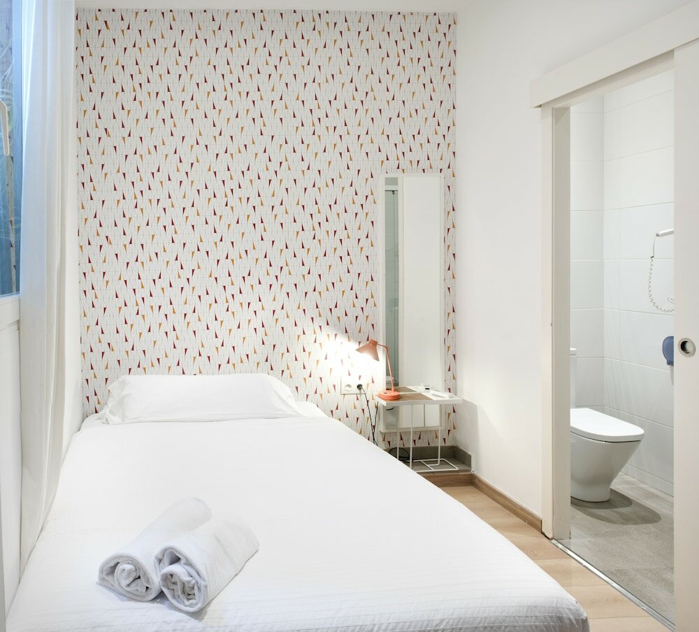 Фото The Central House Barcelona Gracia - Hostel