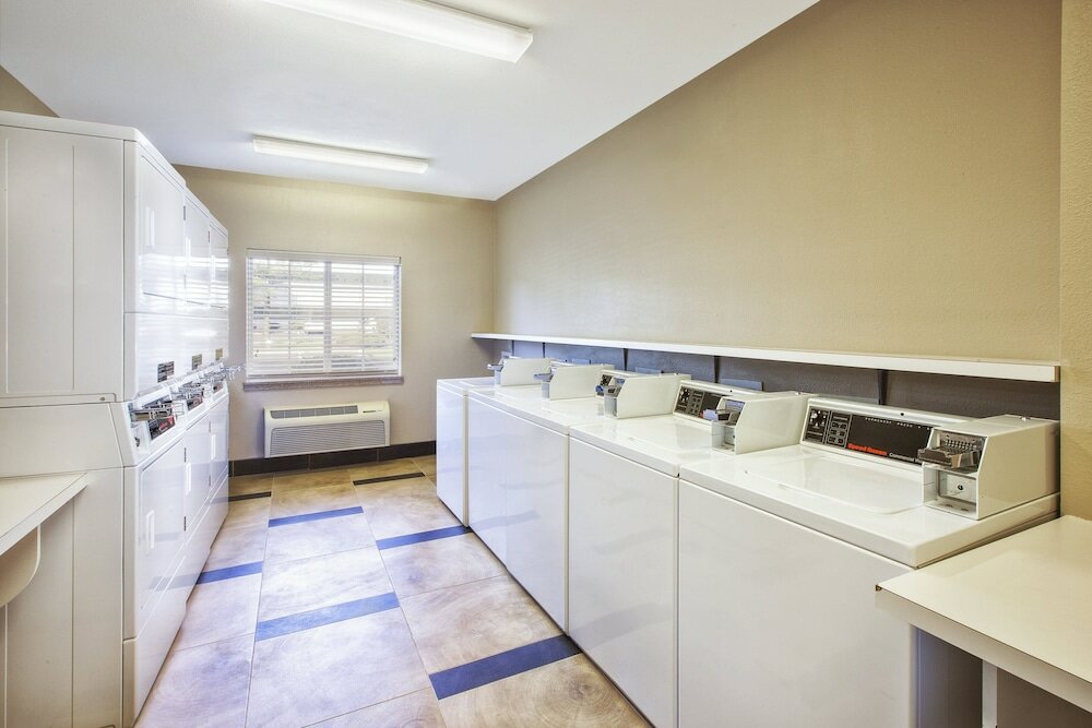 Фото Candlewood Suites Indianapolis Airport, an Ihg Hotel