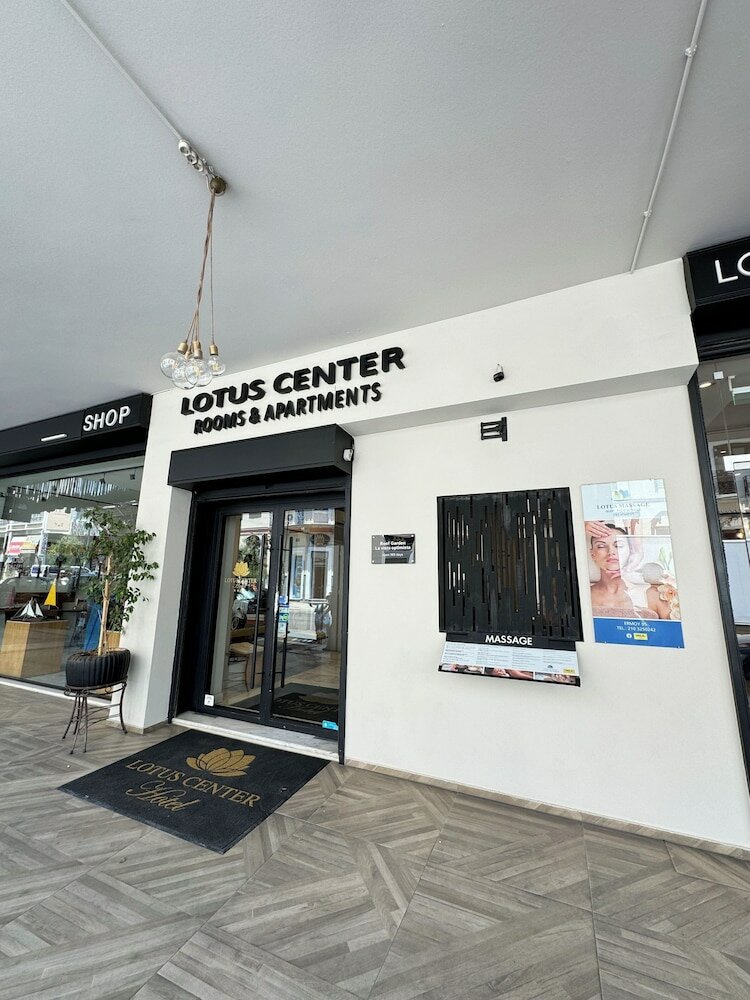 Фото Lotus Center Apartments