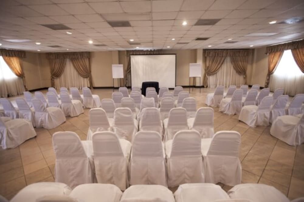 Фото Hotel El Camino Inn & Suites