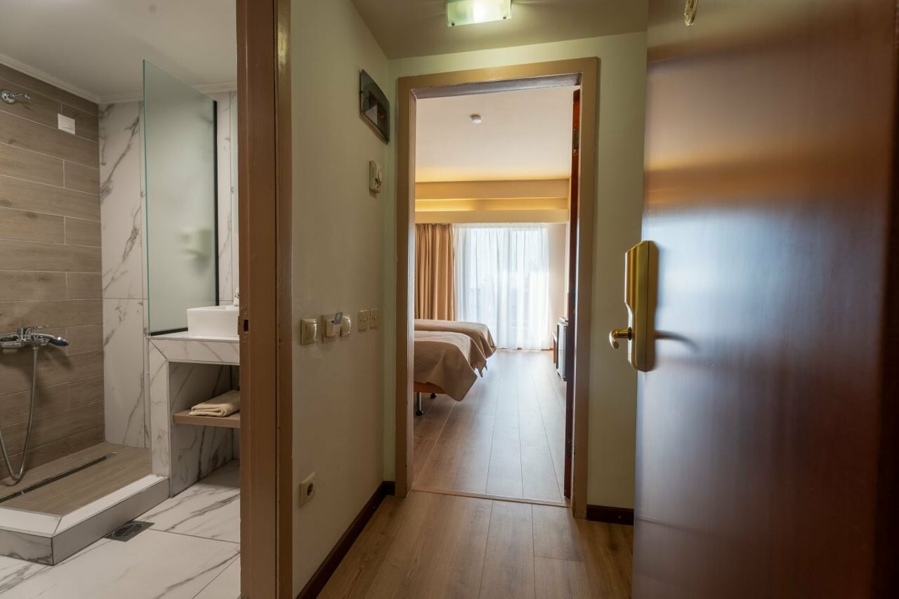 Фото Hotel Queen Olga