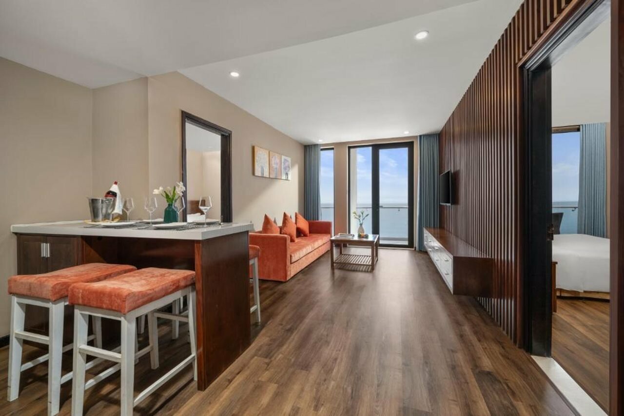 Фото Yarra Ocean Suites Danang