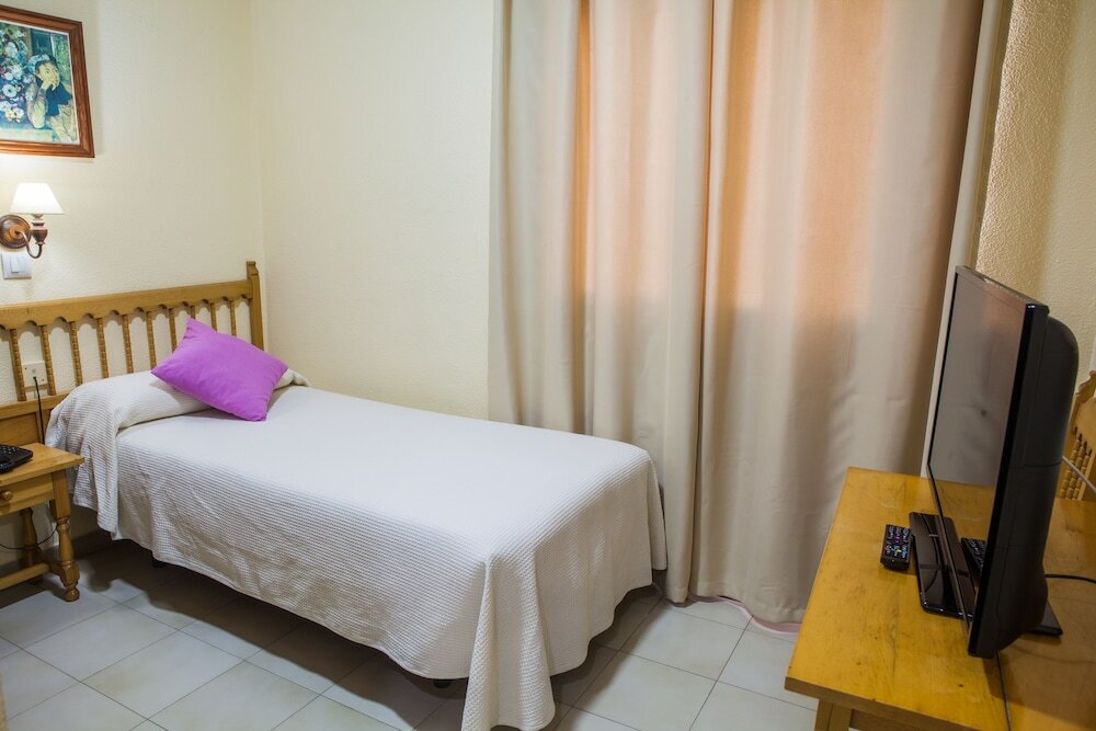 Фото Hotel Tres Jotas