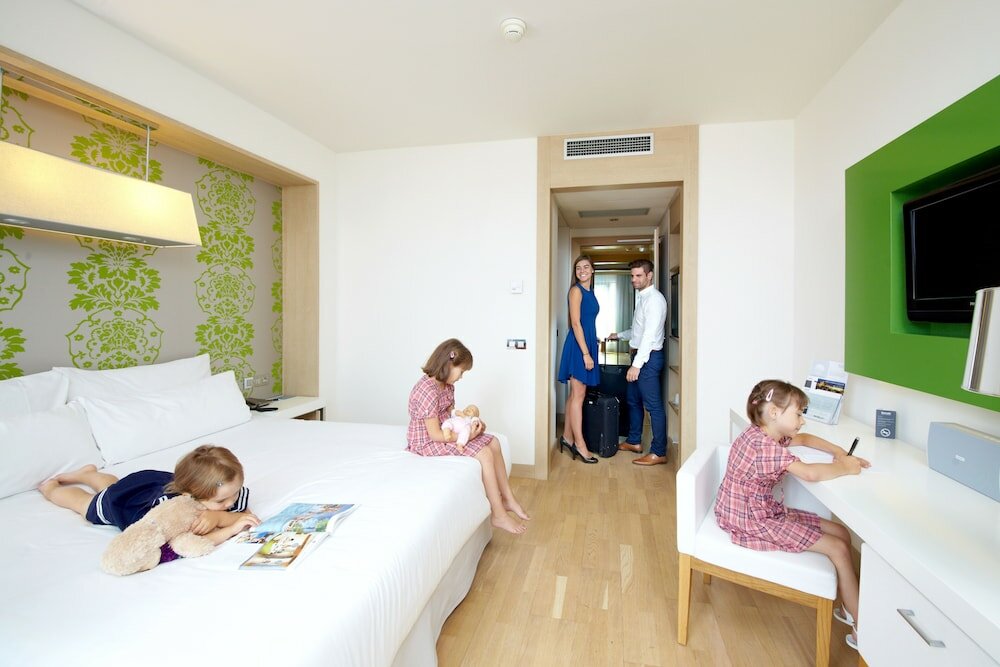 Фото Occidental Praha Five