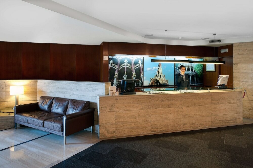 Фото Отель Catalonia Park Güell