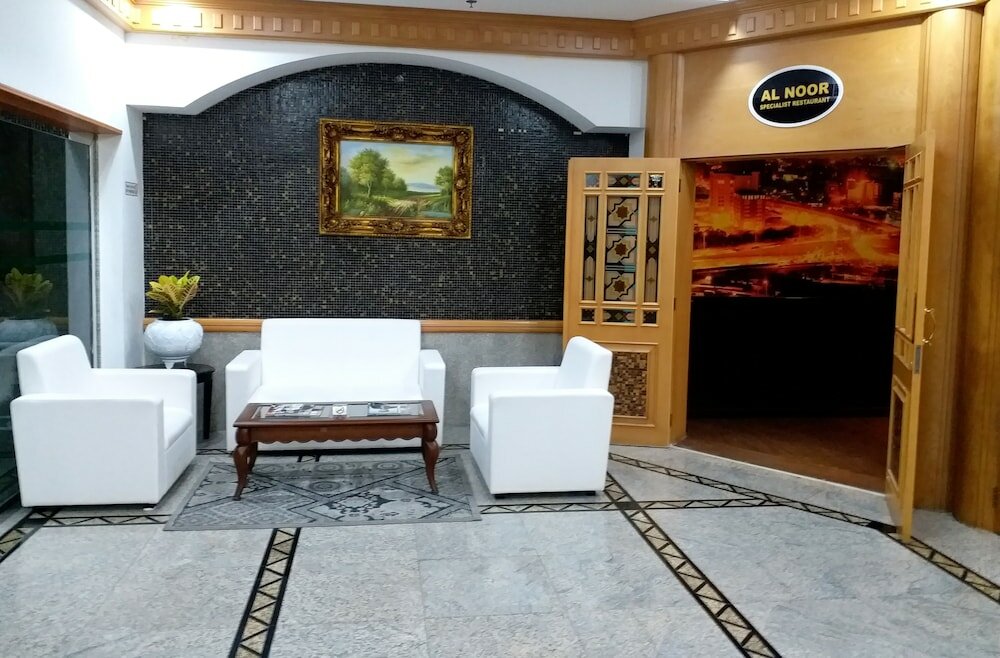 Фото Taj Plaza Hotel