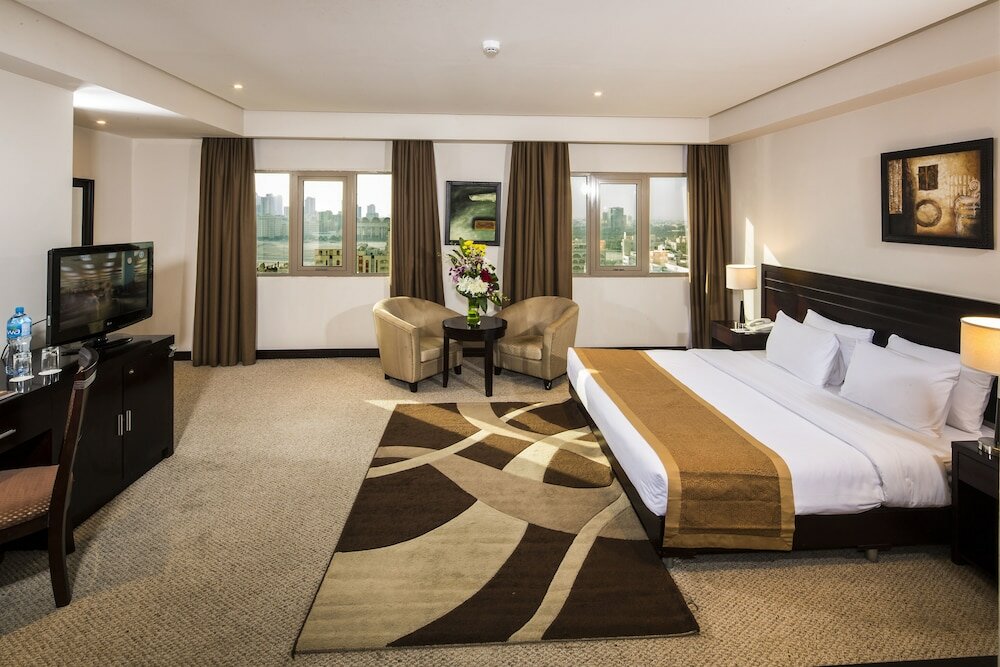 Фото Monroe Hotel & Suites