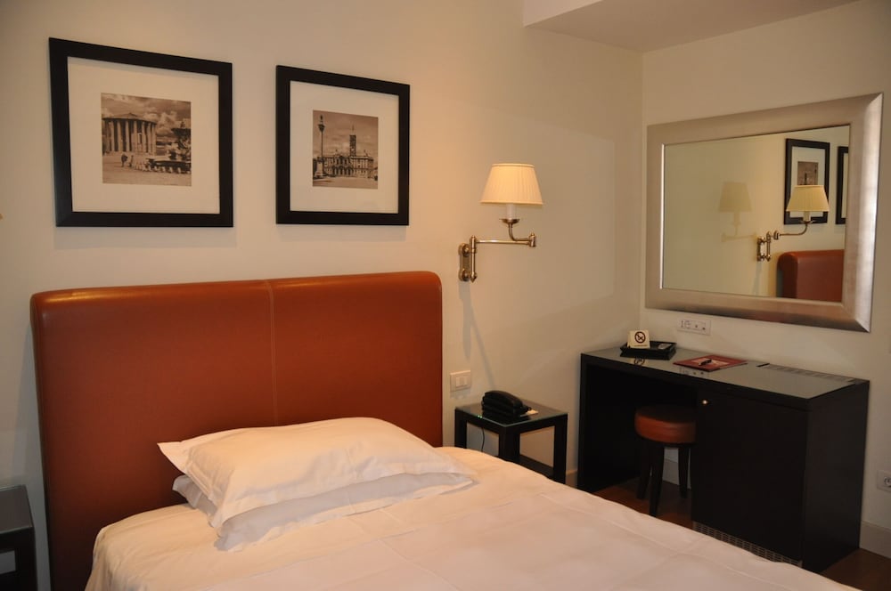 Фото Albergo Santa Chiara Hotel Rome