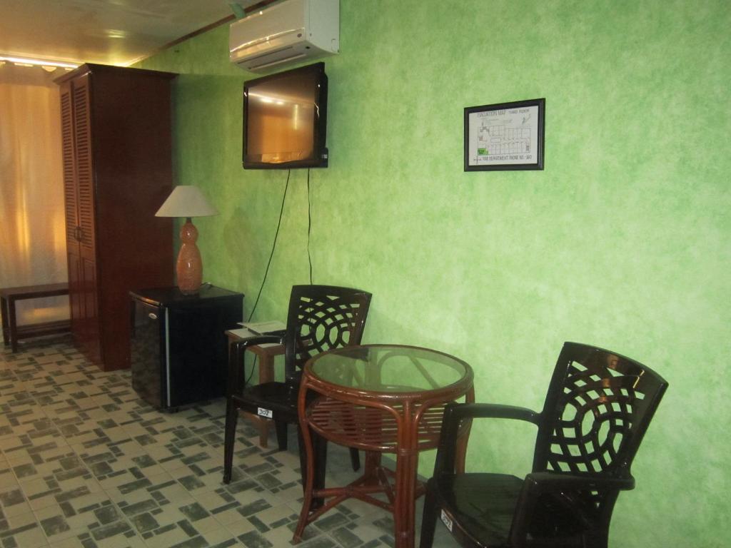 Фото Plaza Maria Luisa Suites Inn