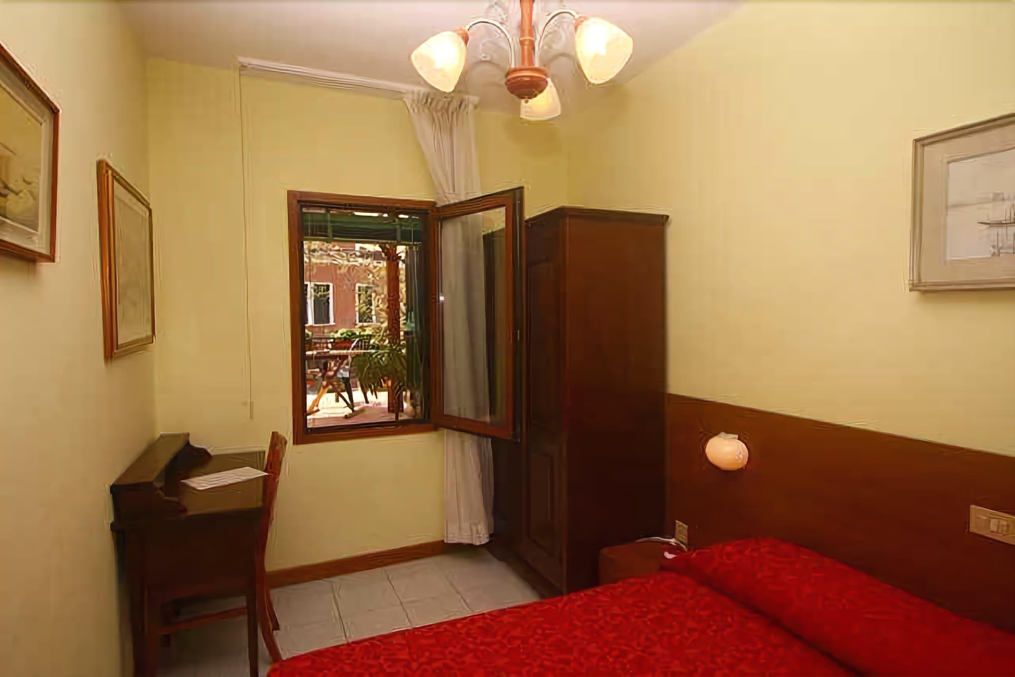 Фото Hotel Dalla Mora