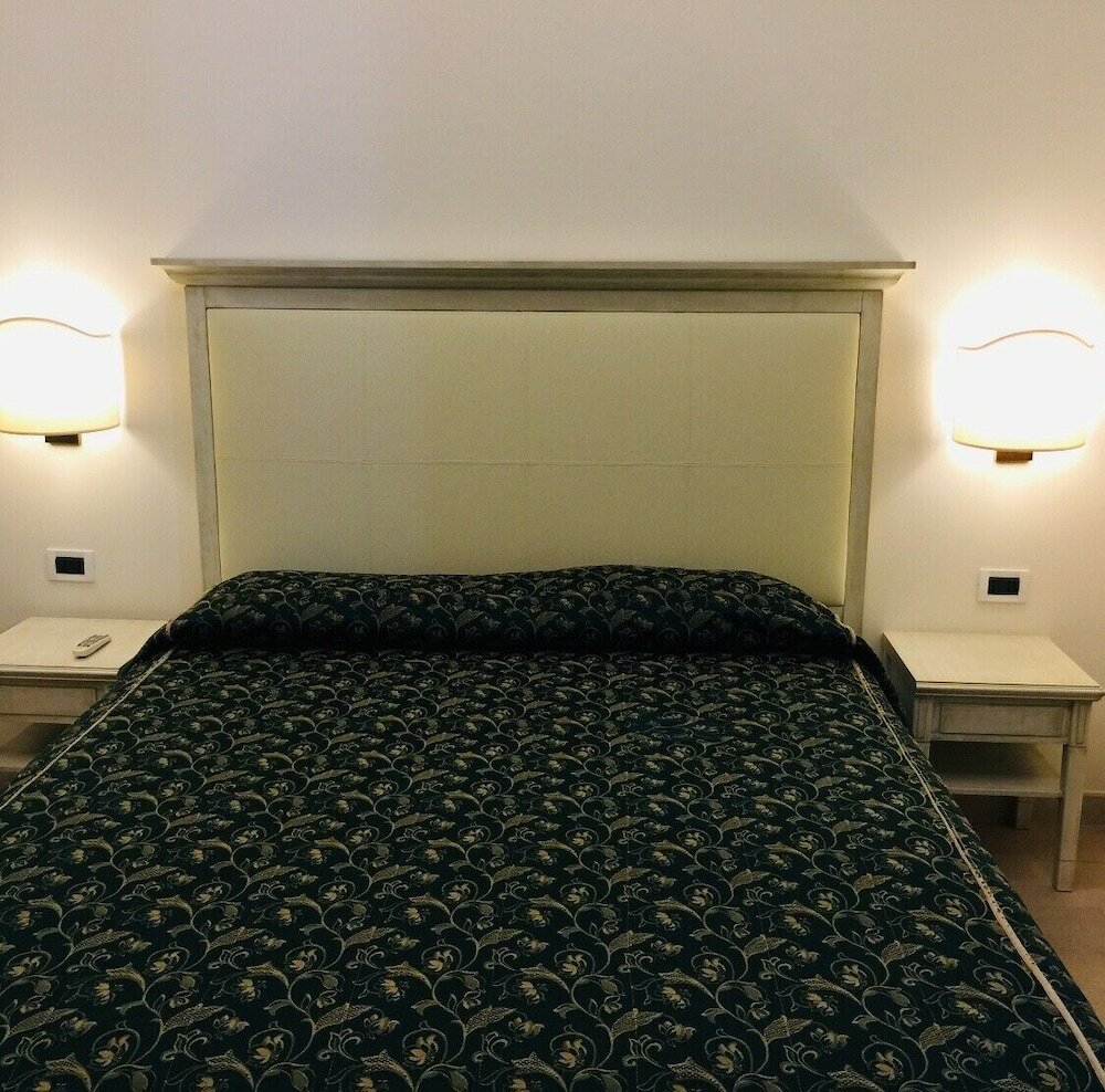 Фото Champagne Palace Hotel