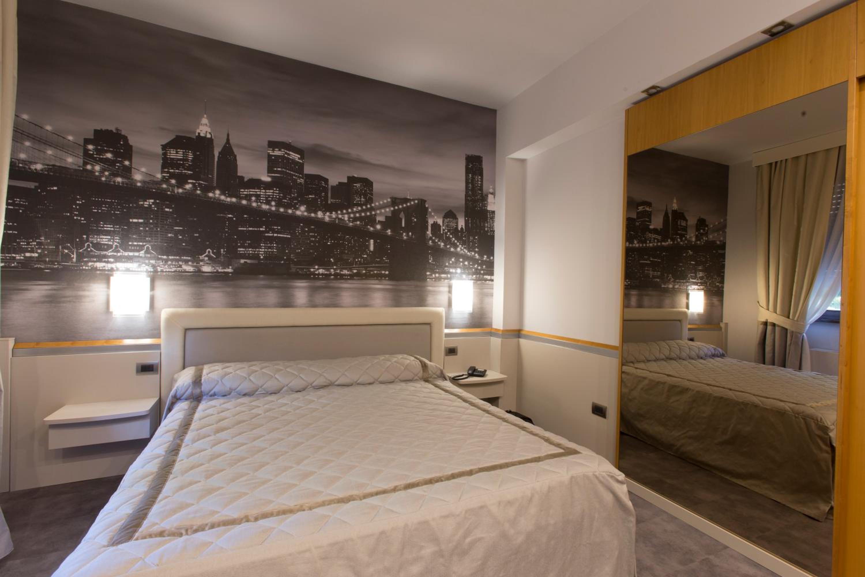 Фото Hotel Motel City