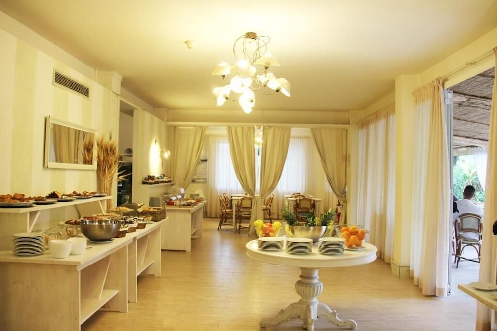 Фото Hotel Bijou