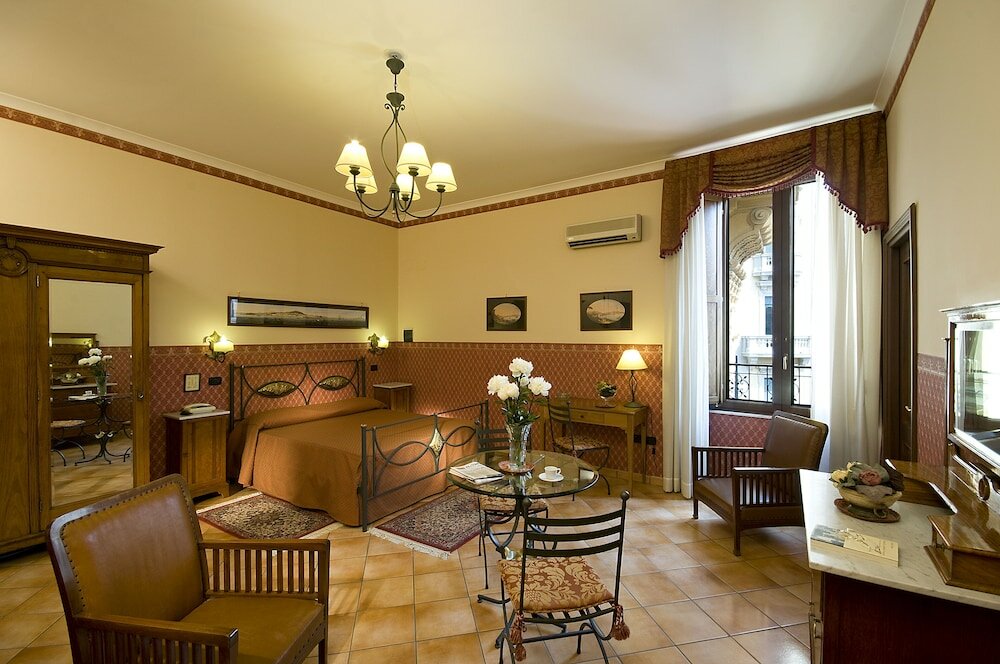 Фото Pinto Storey Hotel