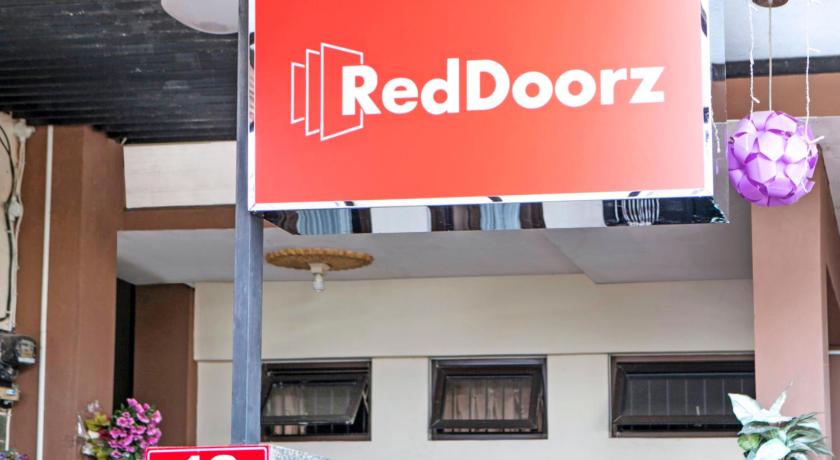 Фото RedDoorz Plus near Isola Upi