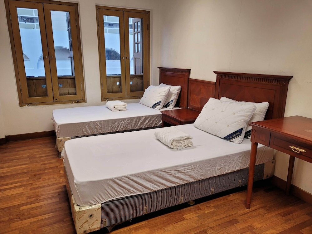 Фото Wink at Upper Cross Street