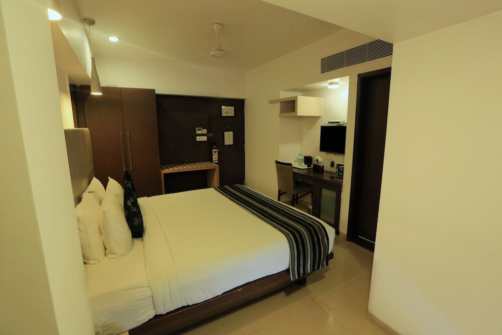 Фото Oriental Residency Hotel