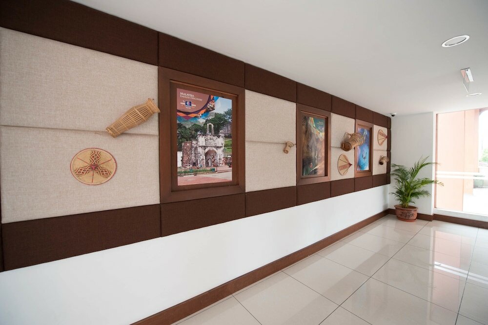 Фото Gaya Centre Hotel