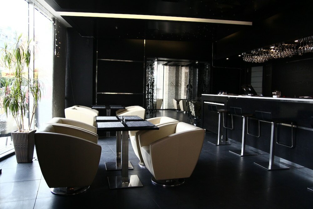 Фото Royal Square Hotel & Suites