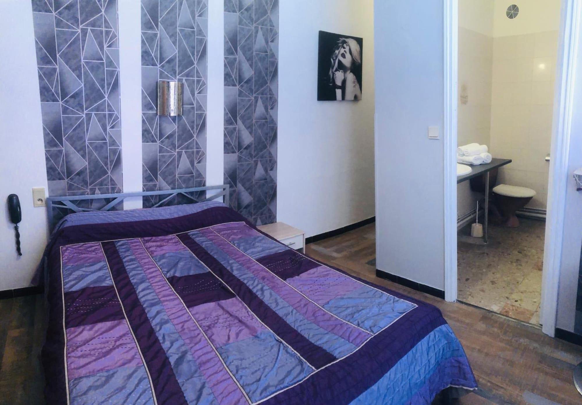 Фото Hôtel Les Myrtes