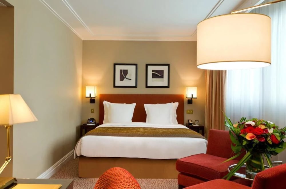 Фото Warwick Paris Champs-Elysees