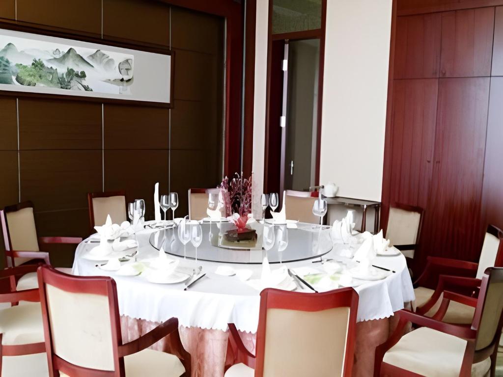 Фото Qingdao Huaxi Hotel