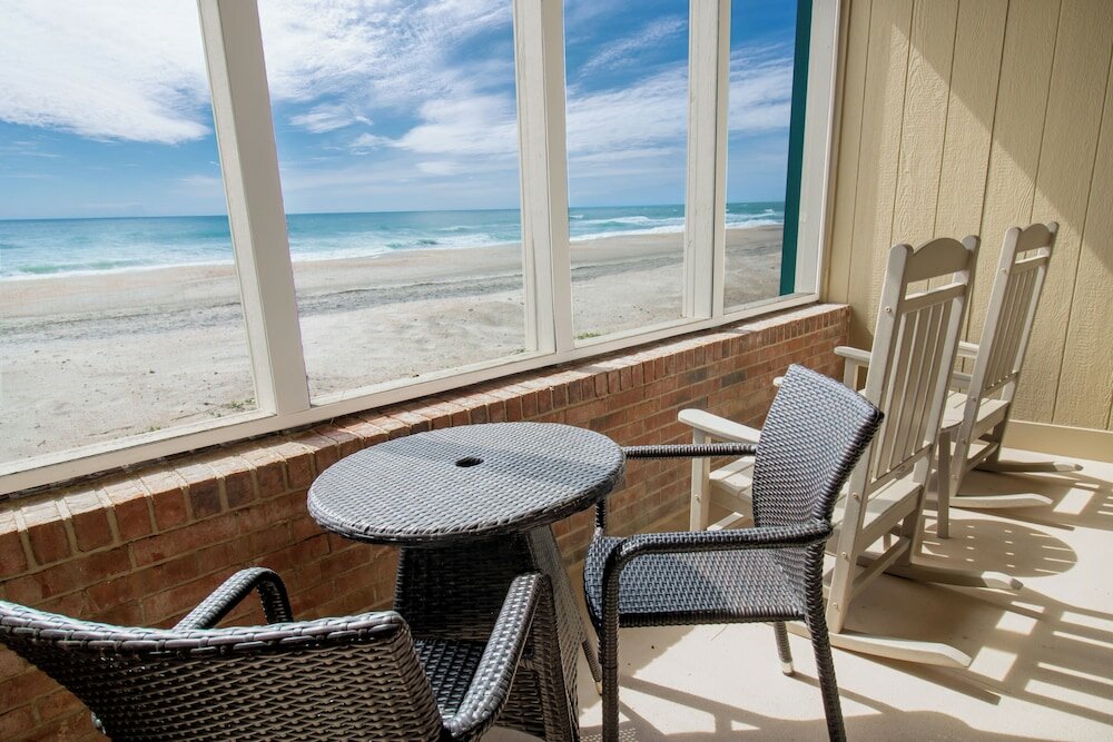 Фото The Oceanfront Litchfield Inn