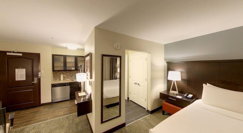 Фото Staybridge Suites Ann Arbor- Univ of Michigan, an Ihg Hotel