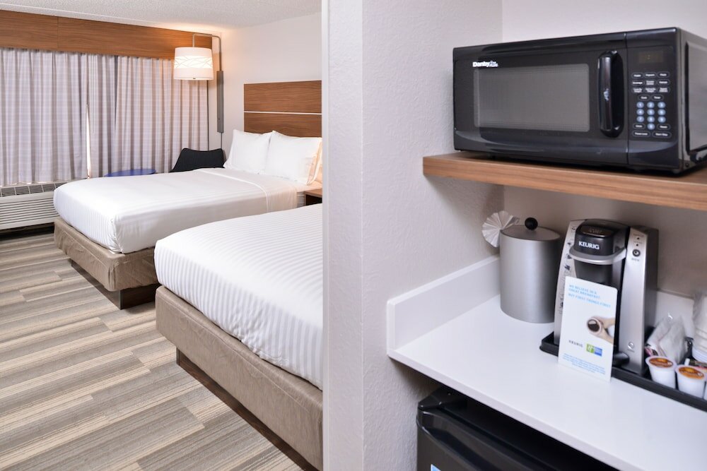 Фото Holiday Inn Express Hotel & Suites Indianapolis Dtn-Conv Ctr, an Ihg Hotel