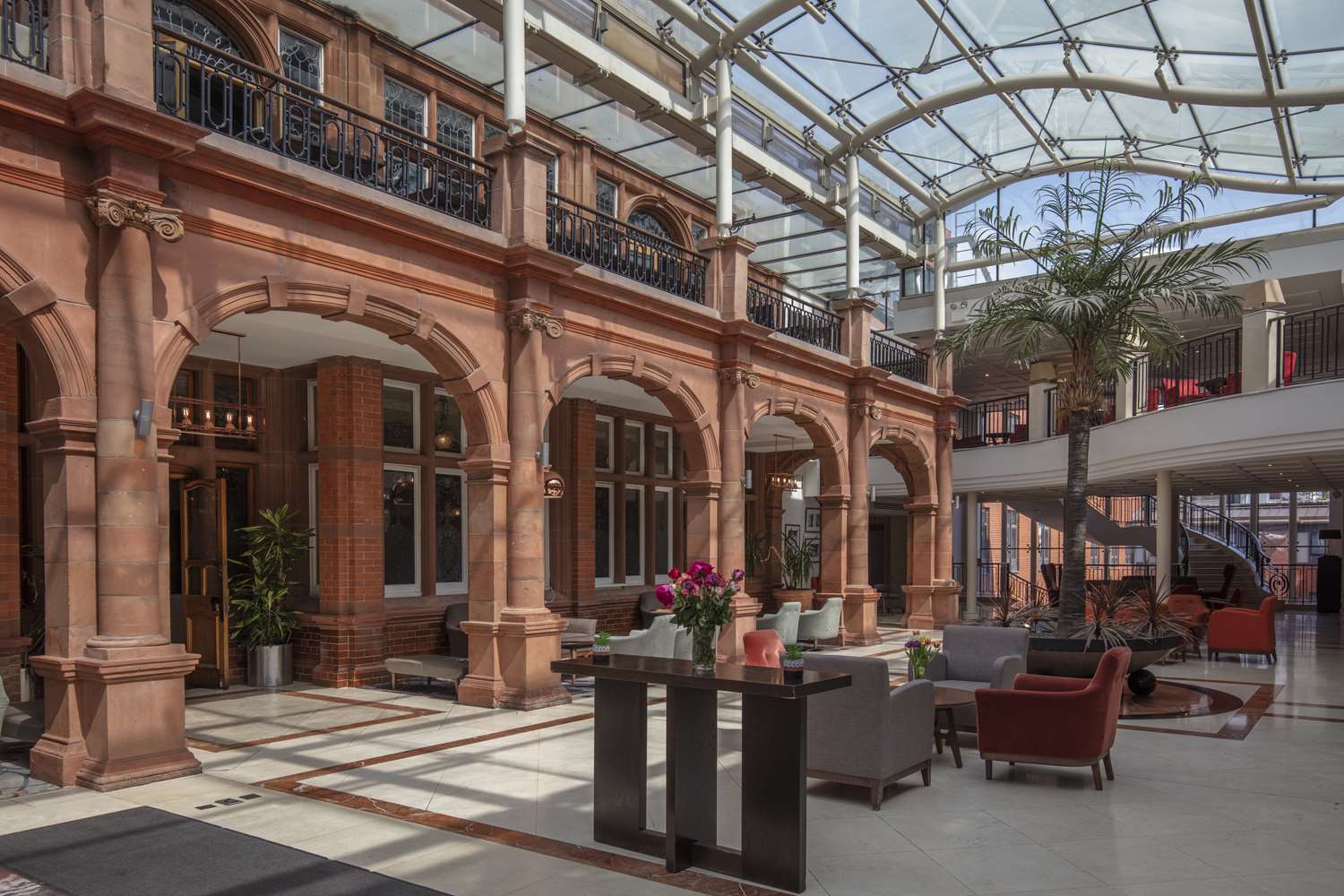 Фото The Crown London