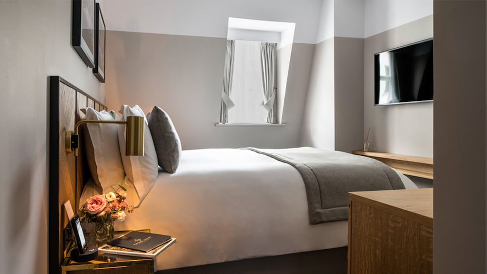 Фото Victory House Leicester Square