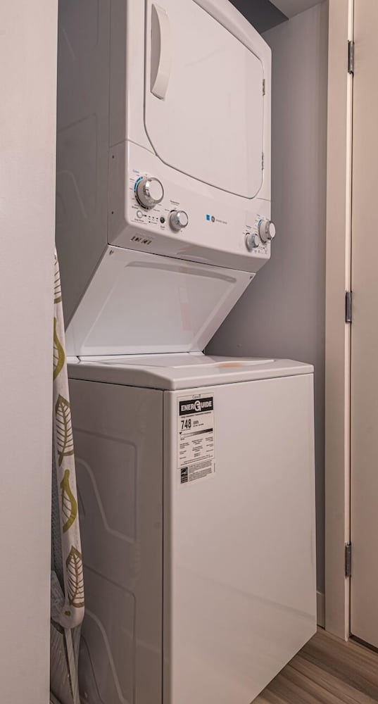 Фото Windtower Lodge and Suites