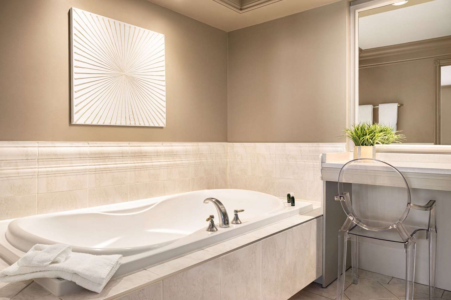 Фото Ramada by Wyndham Cornwall