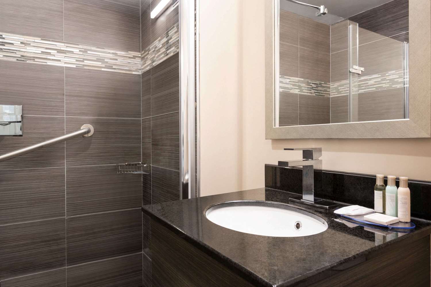 Фото Ramada Plaza by Wyndham Montreal