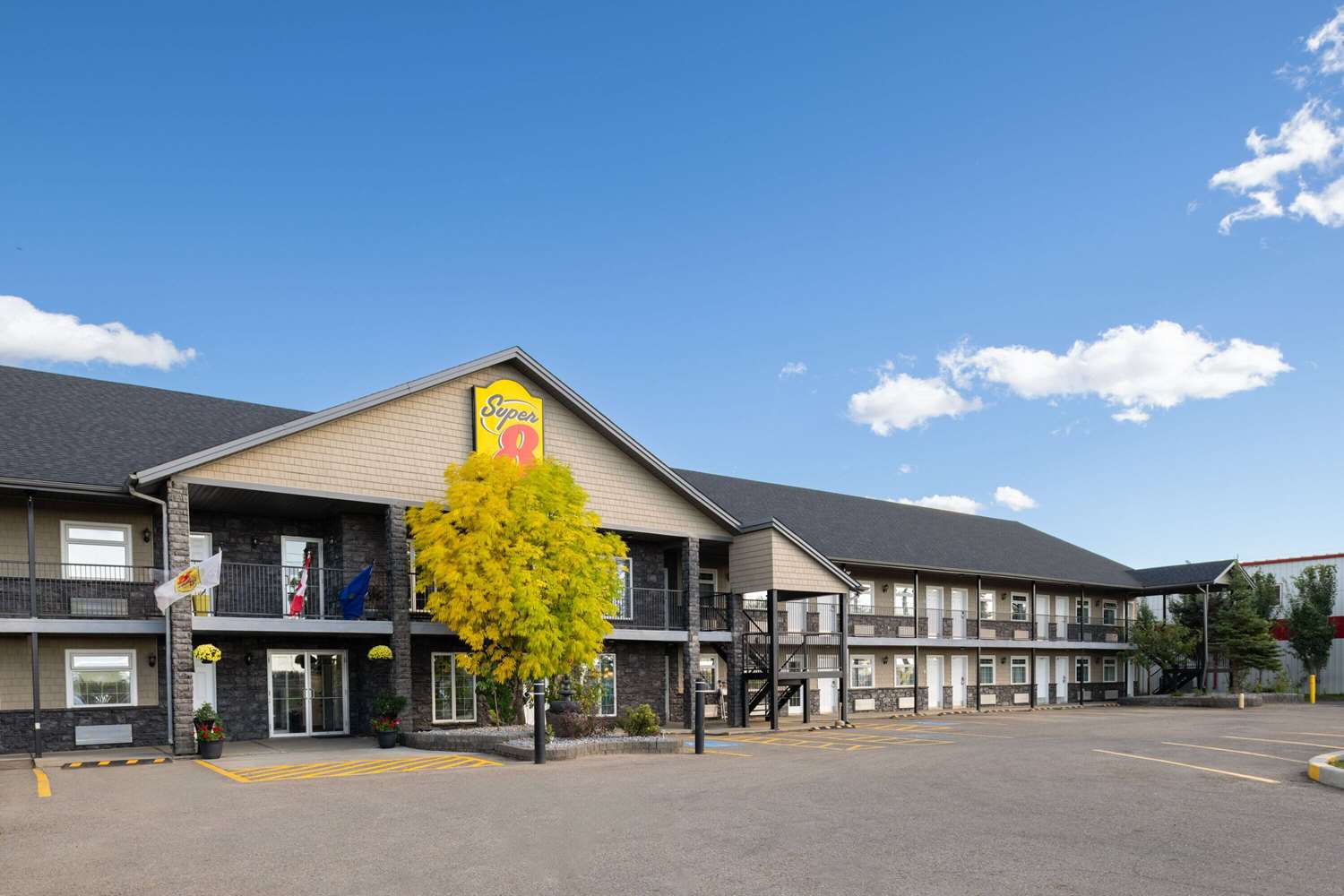 Фото Super 8 by Wyndham Fort McMurray