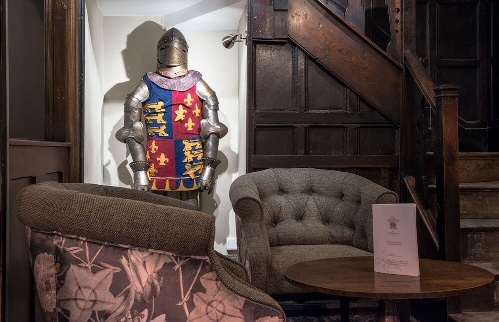 Фото The Feathers Hotel