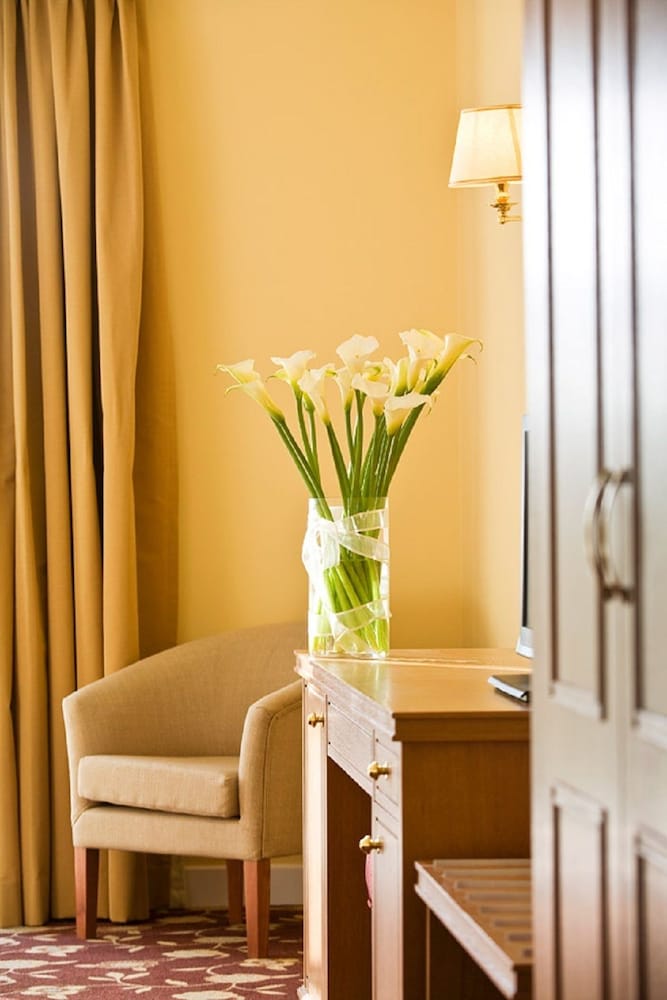 Фото Phoenix Legend Hotel