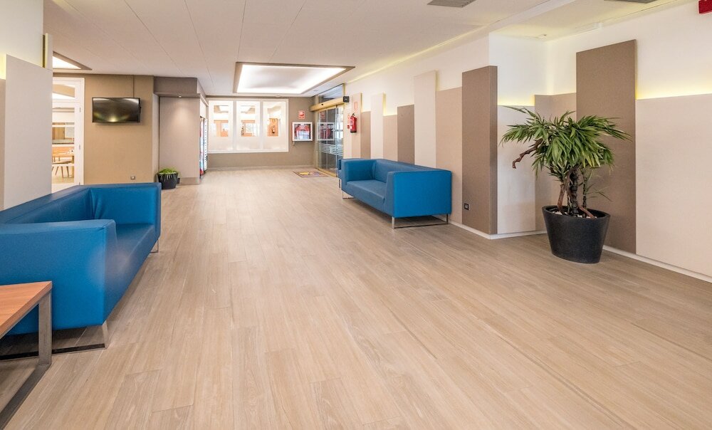 Фото Golden Avenida Family Suites