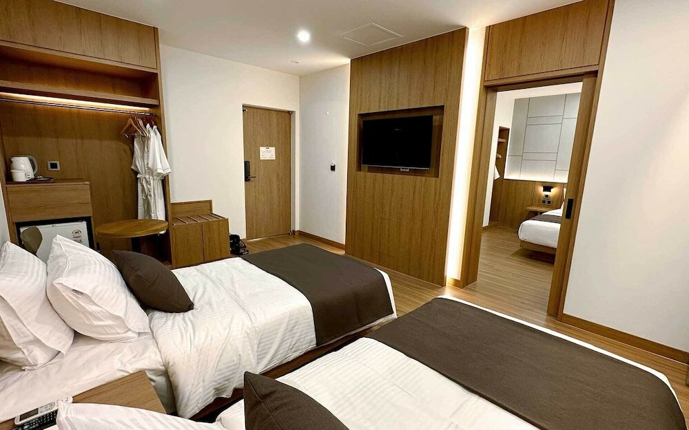 Фото Commodore Hotel Pohang