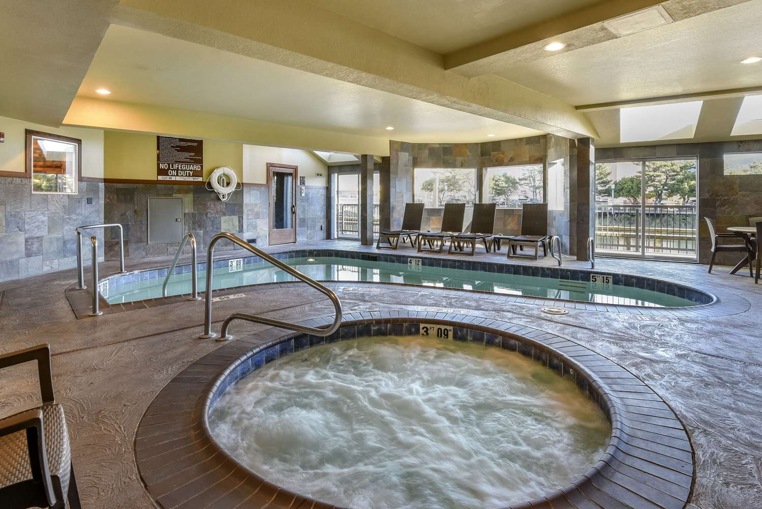 Фото Kathryn Riverfront Inn, Ascend Hotel Collection