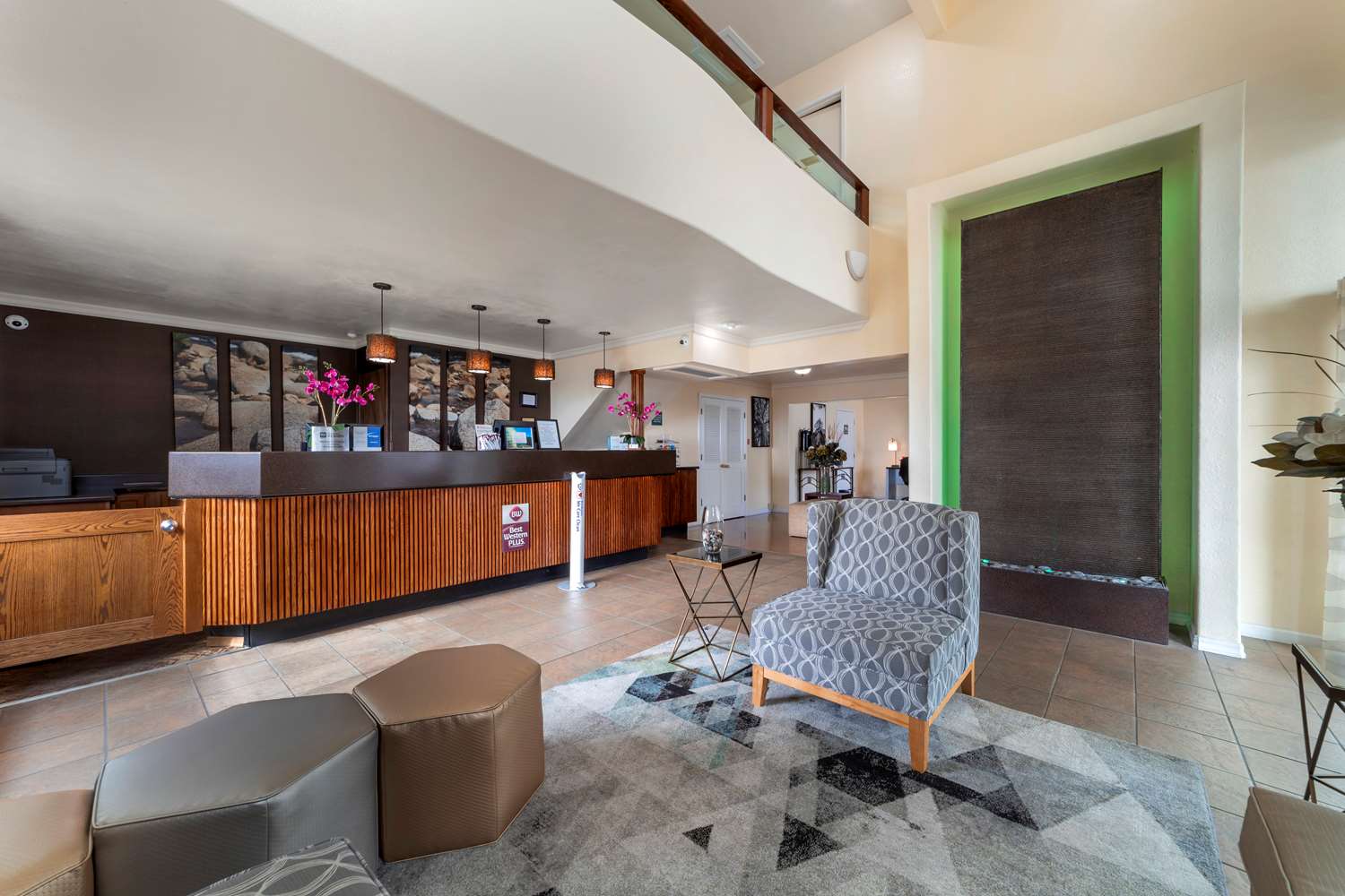 Фото Best Western Plus Northwoods Inn