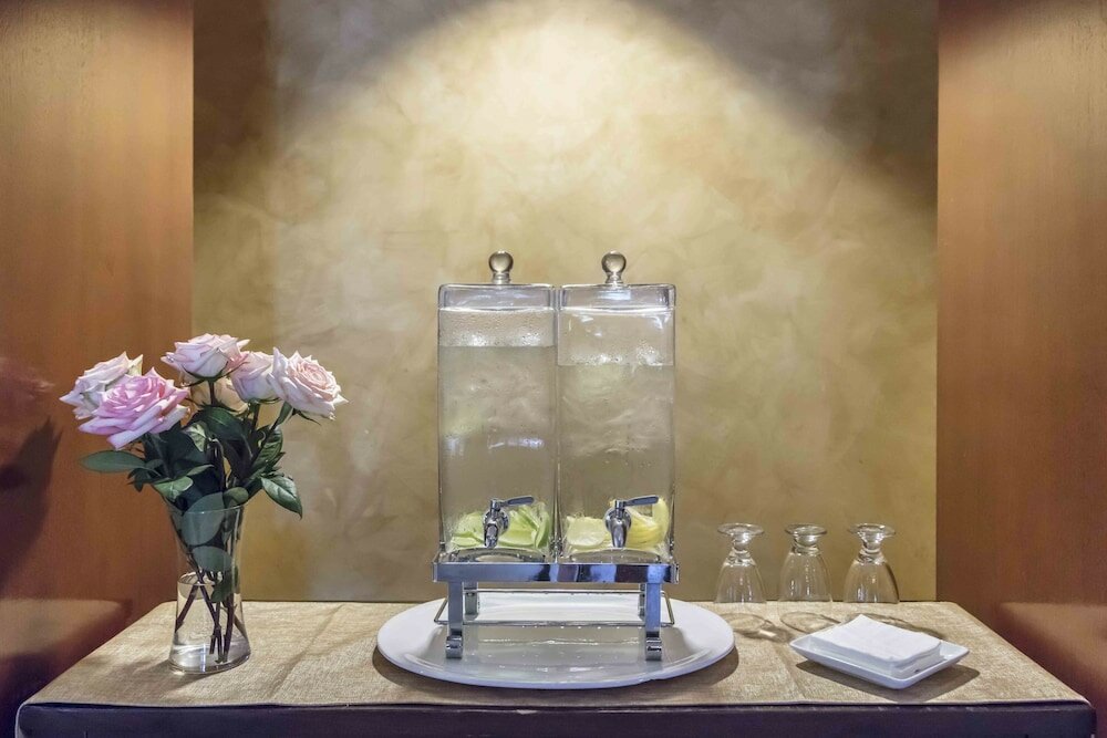 Фото The Mutiny Hotel