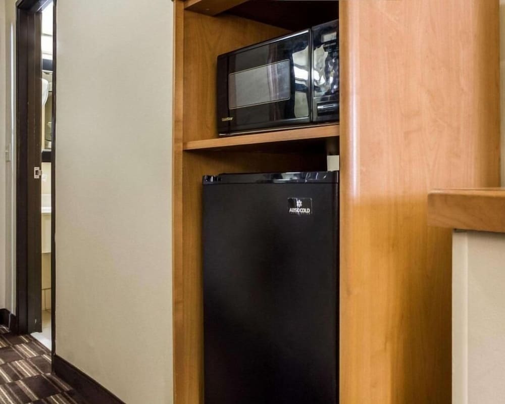 Фото Quality Suites Near West Acres