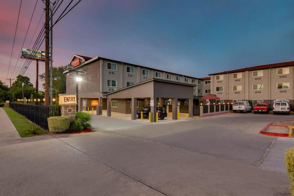 Фото Orangewood Inn & Suites Midtown