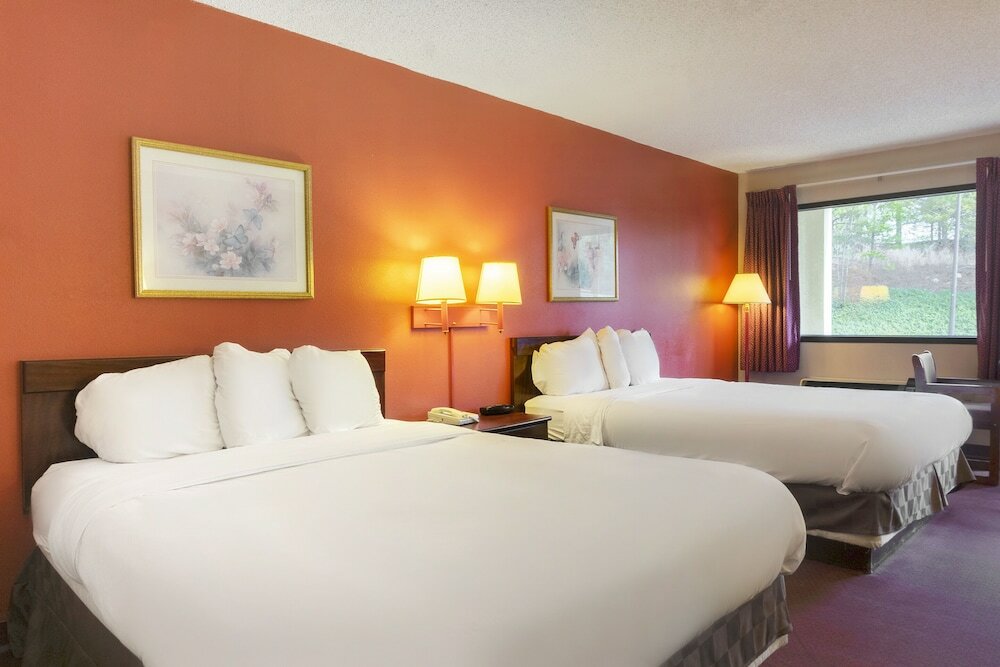 Фото Oyo Hotel Adairsville Hwy 140