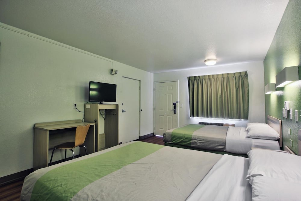 Фото Motel 6 Tallahassee, Fl - Downtown