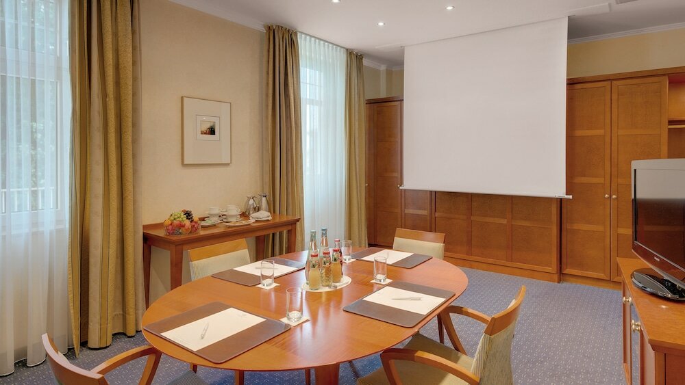 Фото Hotel Oranien Wiesbaden