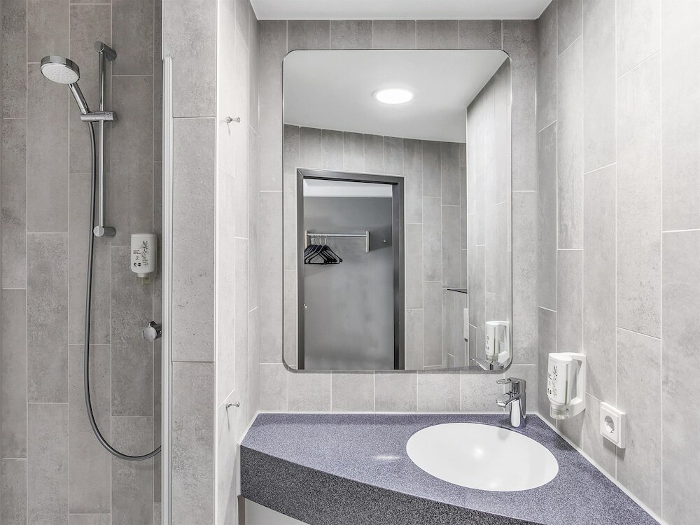 Фото B&b Hotel Hamburg-Harburg